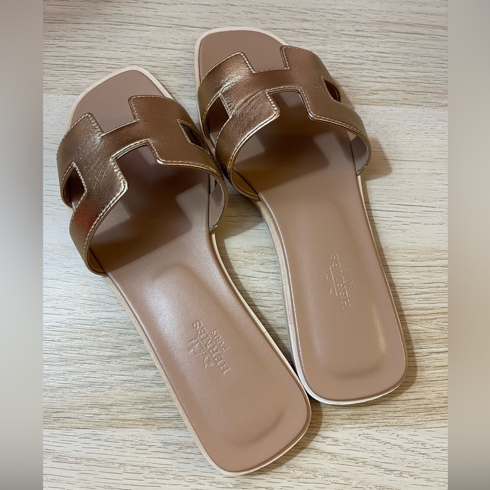 💯 Authentic Hermes “H" cut-out. *Metallic Leather *Dore-Rose golden color